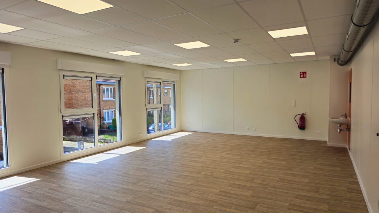 Classe modulaire - openspace bureaux Modulaire klas - open kantoorruimte Modular classroom - open-plan office