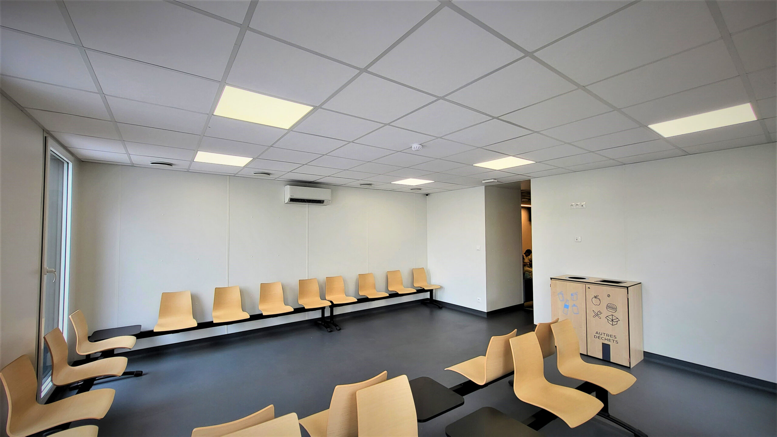 Salle d'attente hôpital modulaire Modulaire ziekenhuis wachtruimte Modular hospital waiting room
