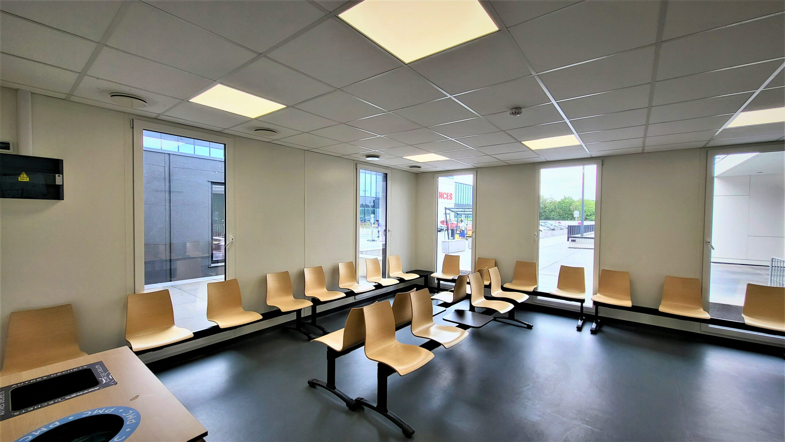 Salle d'attente hôpital modulaire Modulaire ziekenhuis wachtruimte Modular hospital waiting room